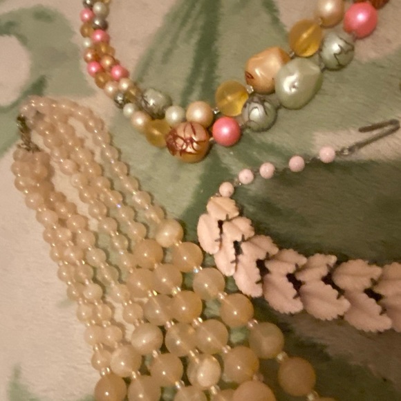 Vintage pink jewelry (AZ) - Picture 6 of 16